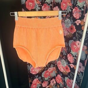 FP movement Happiness Runs Briefs size m/l. Color Candied Coral.